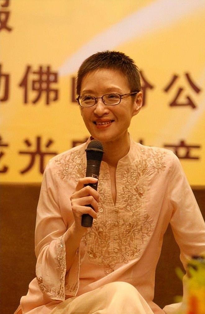 到了自然衰老气质优雅果然岁月从不败美人pg电子模拟器试玩被72岁胡因梦惊艳(图10)