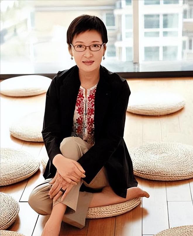 到了自然衰老气质优雅果然岁月从不败美人pg电子模拟器试玩被72岁胡因梦惊艳(图8)