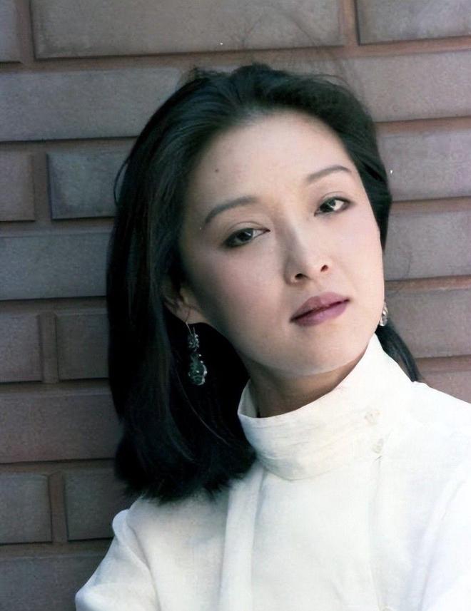 到了自然衰老气质优雅果然岁月从不败美人pg电子模拟器试玩被72岁胡因梦惊艳(图6)