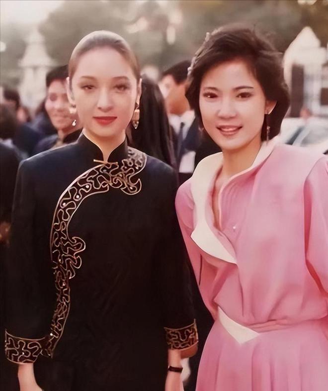 到了自然衰老气质优雅果然岁月从不败美人pg电子模拟器试玩被72岁胡因梦惊艳(图21)