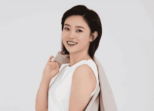 央视主持人李七月的现状令同行深思pg电子试玩入口是金子就会发光(图3)